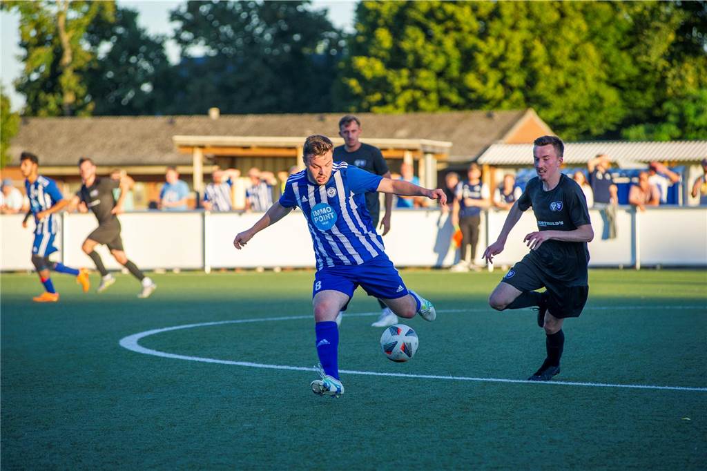TuS Haltern wird Favoritenrolle gerecht: Die schönsten Fotos vom Derby beim ETuS zum Durchklicken Mit 1:5 musste sich A-Ligist ETuS Haltern im Kreispokal dem Westfalenligist TuS Haltern am See geschlagen geben.