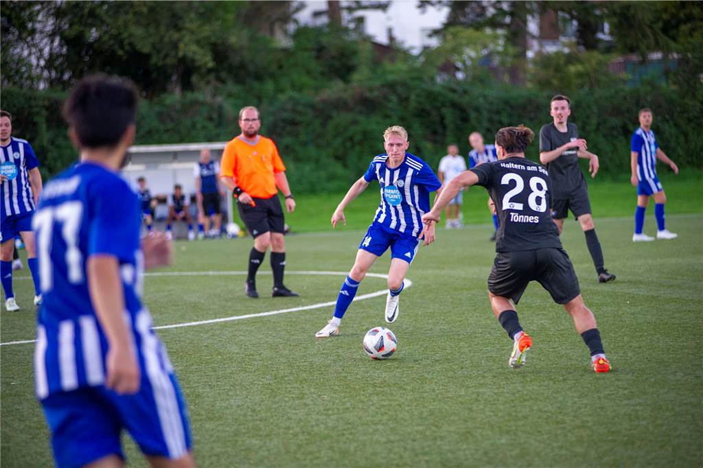 TuS Haltern wird Favoritenrolle gerecht: Die schönsten Fotos vom Derby beim ETuS zum Durchklicken Mit 1:5 musste sich A-Ligist ETuS Haltern im Kreispokal dem Westfalenligist TuS Haltern am See geschlagen geben.