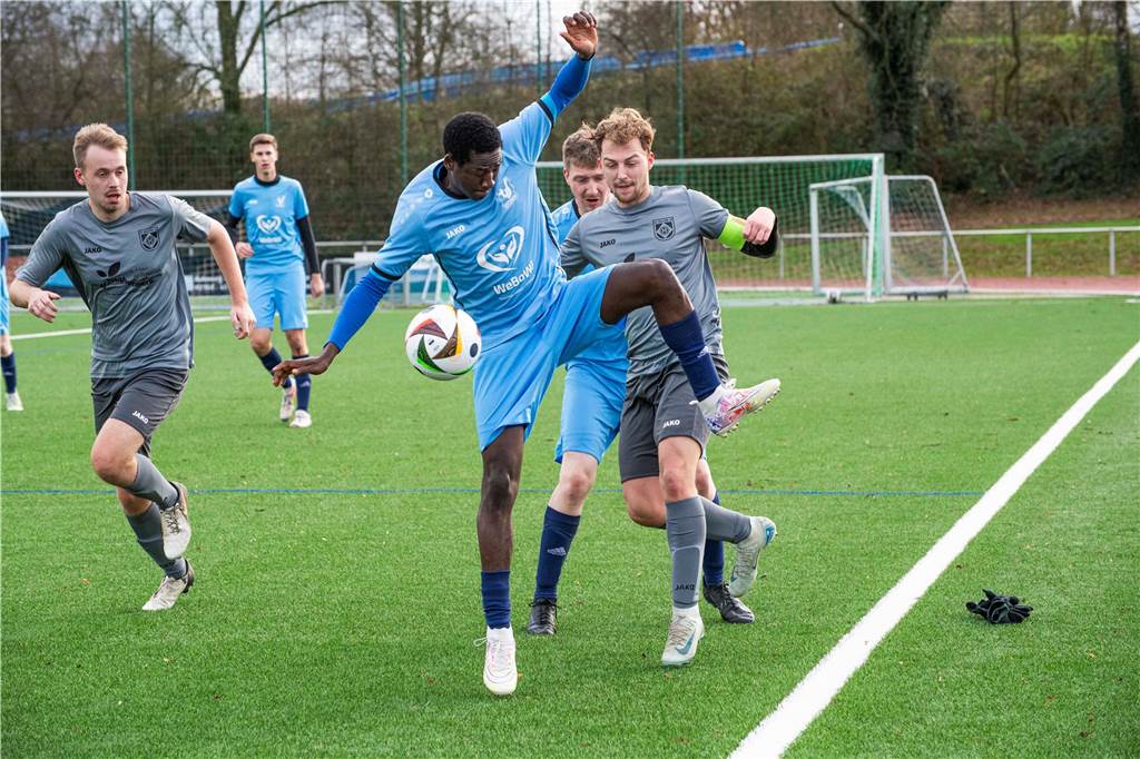 Mit 3:1 setzte sich der SV Hullern beim TuS Sythen II durch.