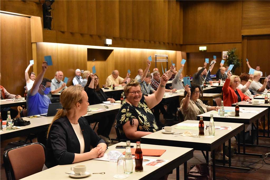Mit 35:28 Stimmen der Delegierten setzte sich Nadine Heselhaus erst im zweiten Wahlgang durch.