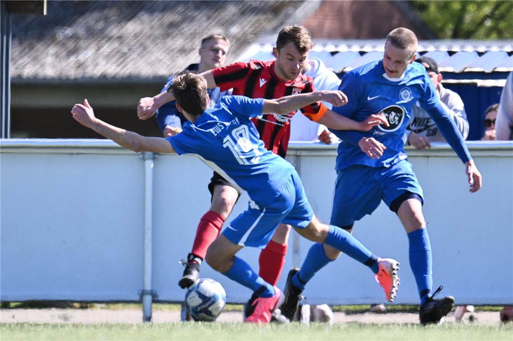 Mit 4:0 setzte sich der ETuS Haltern II im Derby in der Kreisliga C2 gegen den SV Hullern durch. Drei der vier Tore fielen nach der Pause.