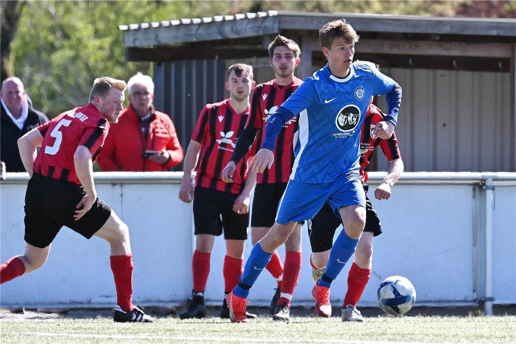 Mit 4:0 setzte sich der ETuS Haltern II im Derby in der Kreisliga C2 gegen den SV Hullern durch. Drei der vier Tore fielen nach der Pause.