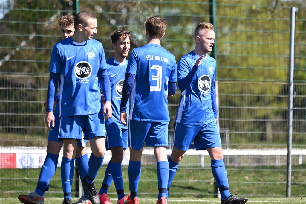 Mit 4:0 setzte sich der ETuS Haltern II im Derby in der Kreisliga C2 gegen den SV Hullern durch. Drei der vier Tore fielen nach der Pause.