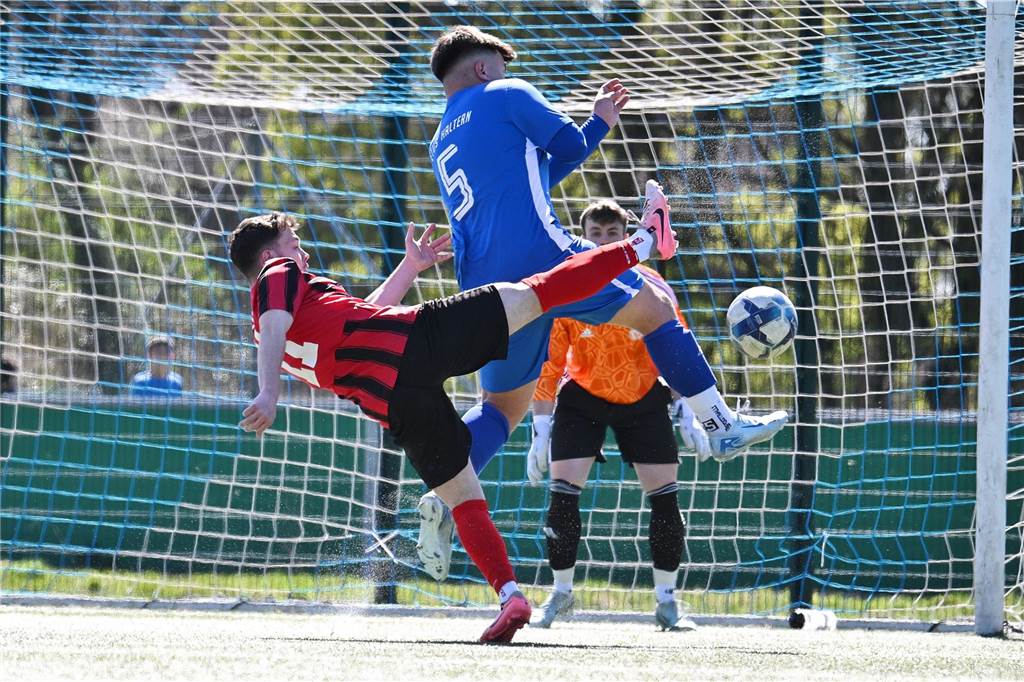 Mit 4:0 setzte sich der ETuS Haltern II im Derby in der Kreisliga C2 gegen den SV Hullern durch. Drei der vier Tore fielen nach der Pause.