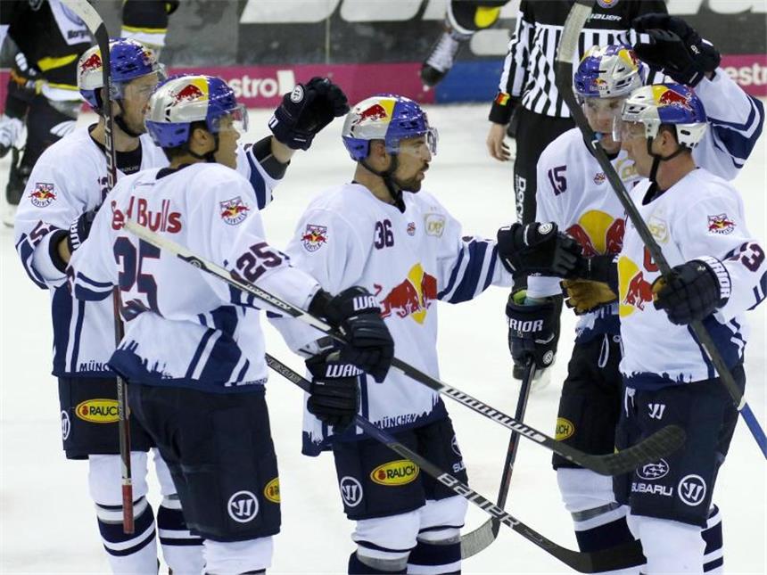 Eishockey-Meister München stoppt Berliner Siegesserie Mit 4:2 entschied der Meister das Topspiel gegen Berlin. Foto: Ina Fassbender