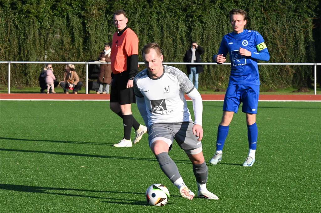 Ein Bild vom 6:0-Sieg des TuS Sythen gegen den TSV Marl-Hüls.