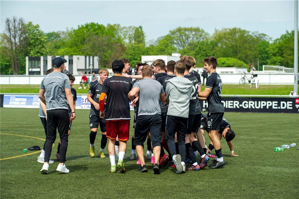 Mit 8:2 setzte sich der TuS Haltern am See in der U19-Landesliga gegen Westfalia Herne durch, stieg damit bereits am drittletzten Spieltag der Saison in die Westfalenliga auf.