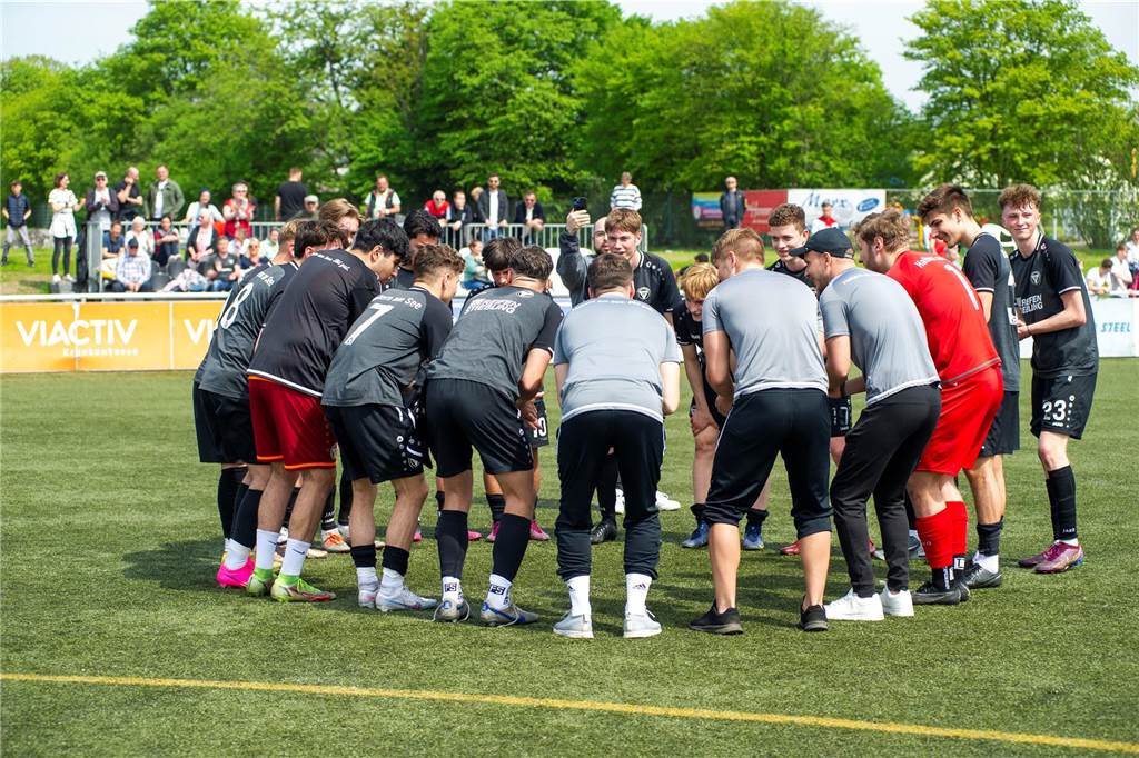 Mit 8:2 setzte sich der TuS Haltern am See in der U19-Landesliga gegen Westfalia Herne durch, stieg damit bereits am drittletzten Spieltag der Saison in die Westfalenliga auf.