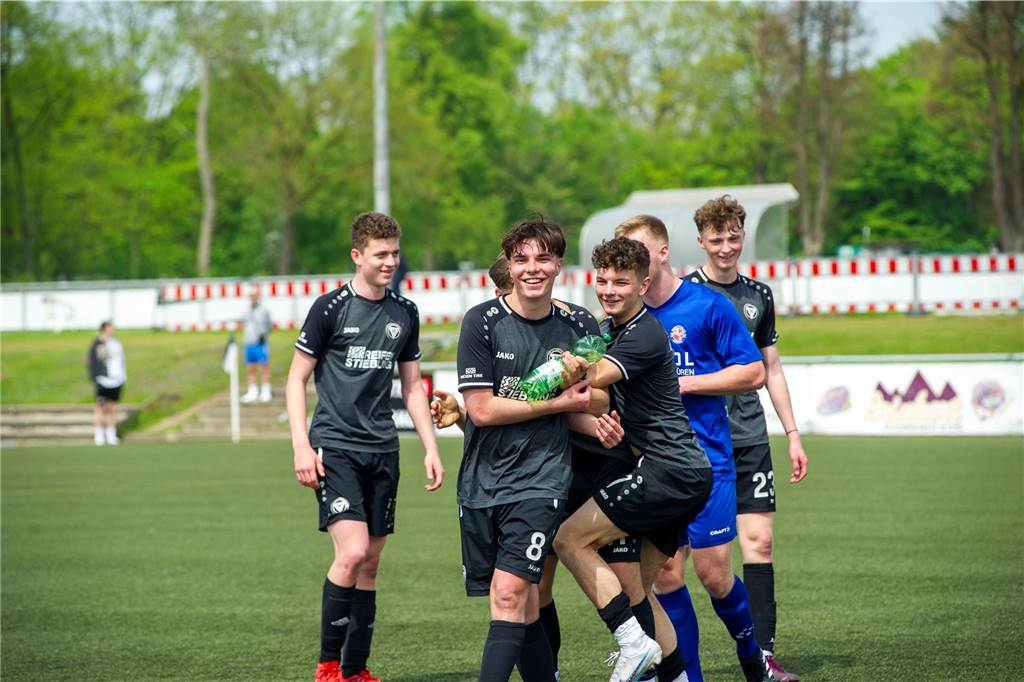 Mit 8:2 setzte sich der TuS Haltern am See in der U19-Landesliga gegen Westfalia Herne durch, stieg damit bereits am drittletzten Spieltag der Saison in die Westfalenliga auf.