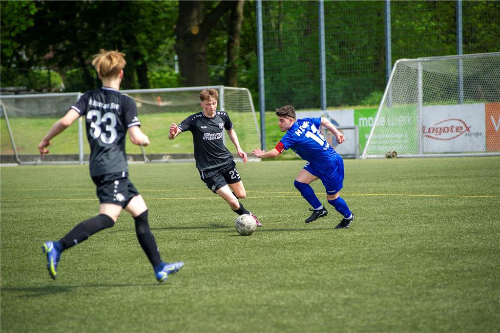 Mit 8:2 setzte sich der TuS Haltern am See in der U19-Landesliga gegen Westfalia Herne durch, stieg damit bereits am drittletzten Spieltag der Saison in die Westfalenliga auf.