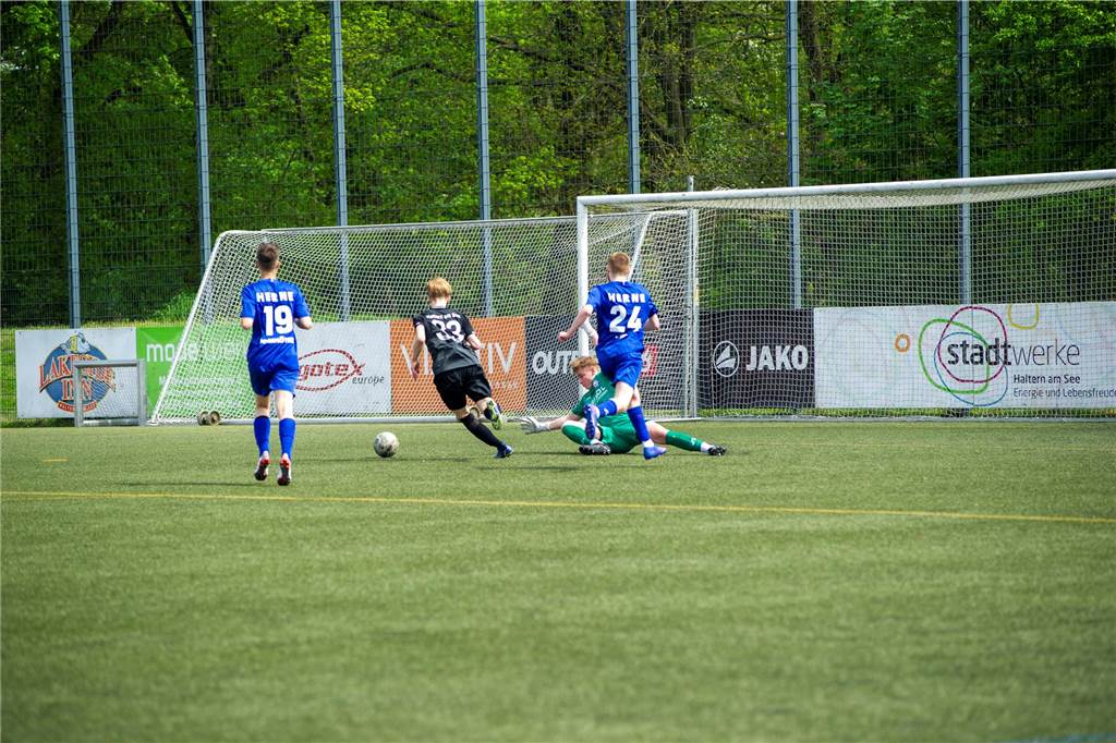 Mit 8:2 setzte sich der TuS Haltern am See in der U19-Landesliga gegen Westfalia Herne durch, stieg damit bereits am drittletzten Spieltag der Saison in die Westfalenliga auf.