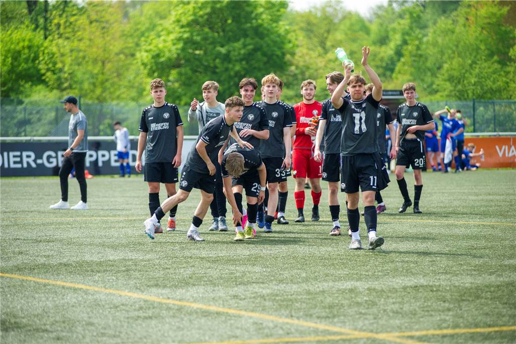 Mit 8:2 setzte sich der TuS Haltern am See in der U19-Landesliga gegen Westfalia Herne durch, stieg damit bereits am drittletzten Spieltag der Saison in die Westfalenliga auf.