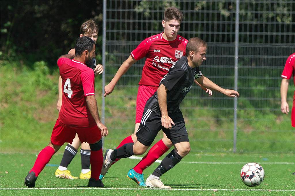 Mit 8:3 setzte sich der SV Lippramsdorf II gegen den SV Bossendorf II im Duell der Absteiger aus der Kreisliga B durch.