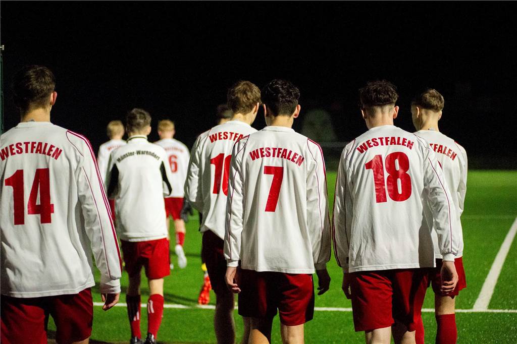 Mit 9:0 setzte sich die U16 des VfL Bochum gegen die U16-Regionalauswahl des FLVW durch. Gespielt wurde auf der Anlage von BW Lavesum.