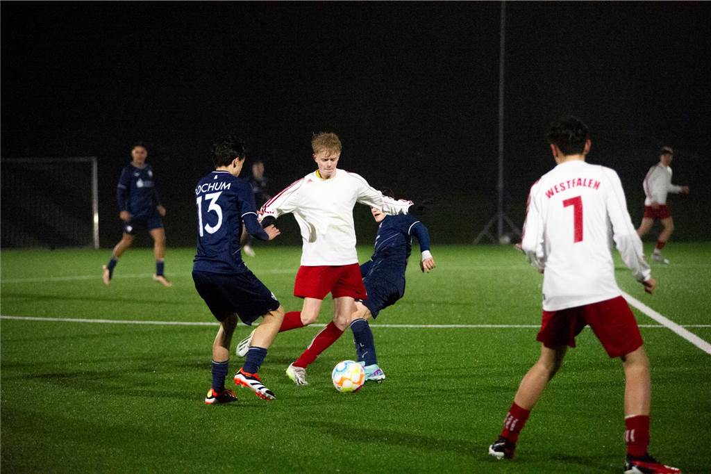 Mit 9:0 setzte sich die U16 des VfL Bochum gegen die U16-Regionalauswahl des FLVW durch. Gespielt wurde auf der Anlage von BW Lavesum.