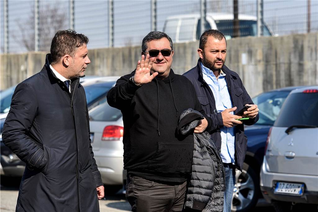 Mit allen Wassern gewaschen: Malen-Berater Mino Raiola (M.).