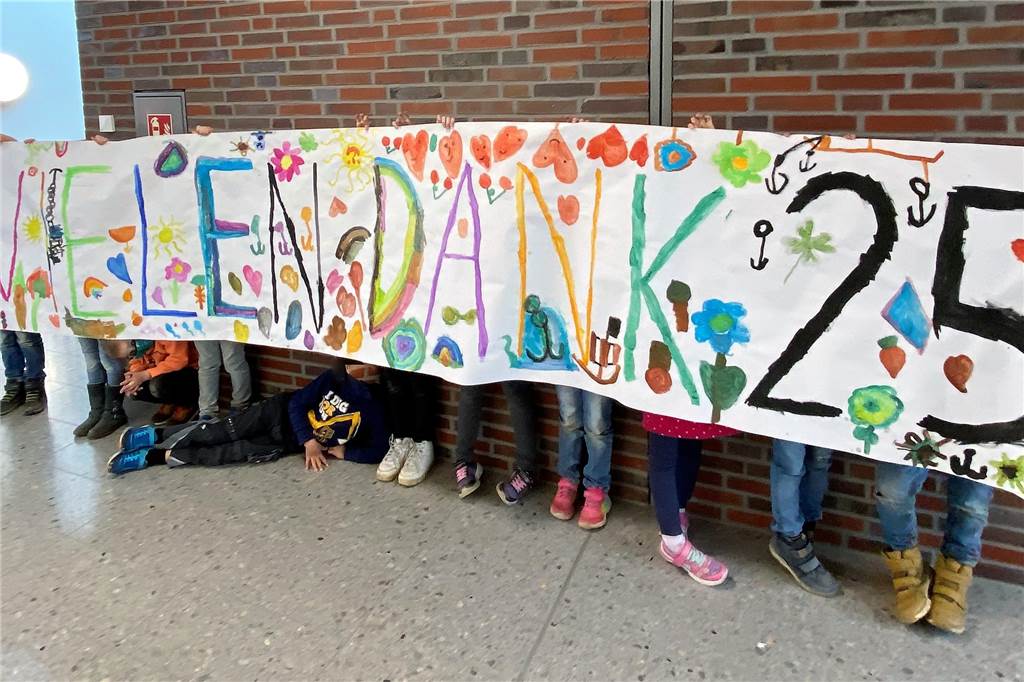 Pfannkuchen, Nussecke und Co.: Vitus-Schüler verraten ihre Lieblingsrezepte Mit Bild und Video bedanken sich die Kinder für die Unterstützung durch den Förderverein über nunmehr 25 Jahre.