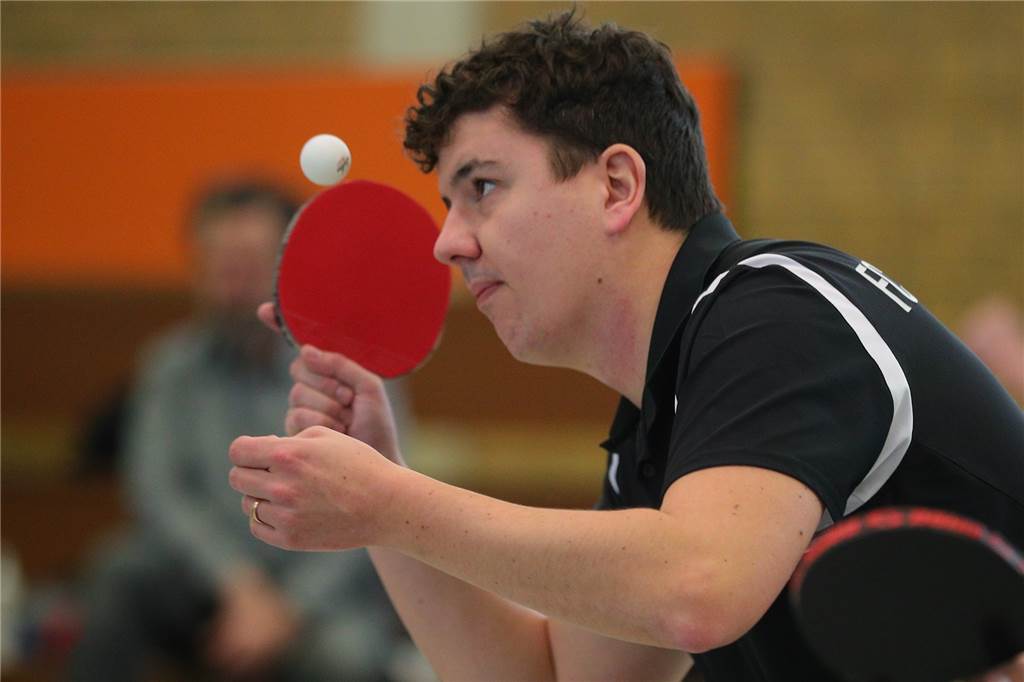 Mit bis zu 200 km/h sind die Bälle von Tischtennisspieler Daniel Schlecht unterwegs.