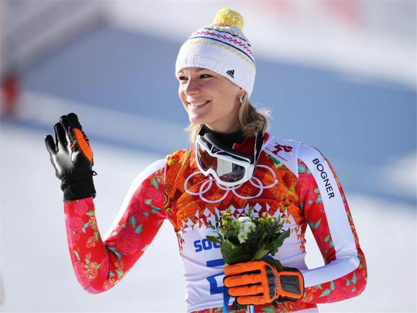 Höfl-Riesch feiert nächsten Coup im Super-G Mit breitem Lächeln genießt Maria Höfl-Riesch die Blumenzeremonie. Foto: Fredrik von Erichsen
