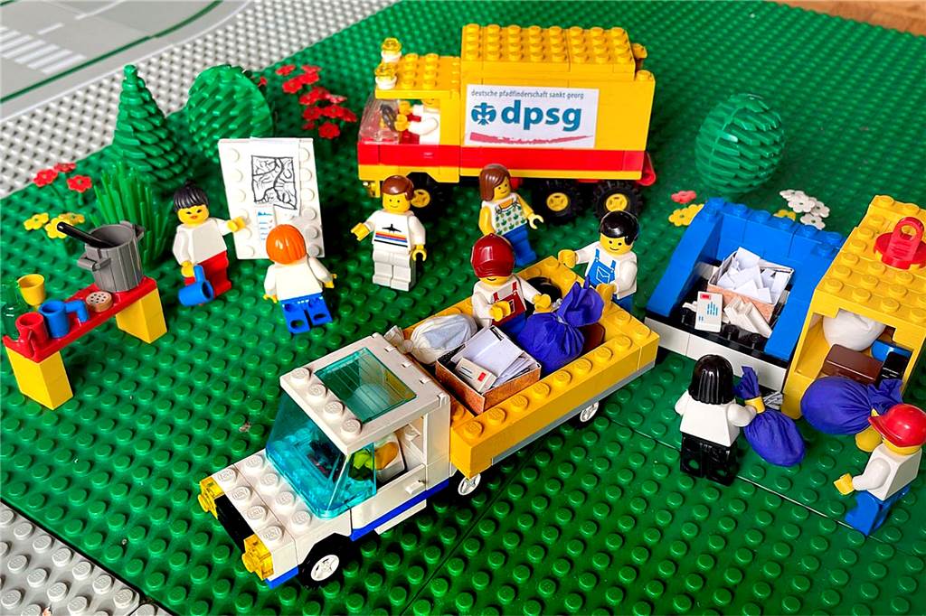 Pfadfinder sammeln wieder Altkleider: Übernehmen sie Pater-Beda-Termine? Mit bunten Legosteinen haben die Pfadfinder ein Modell ihrer Altkleider- und Altpapiersammlung gebaut.