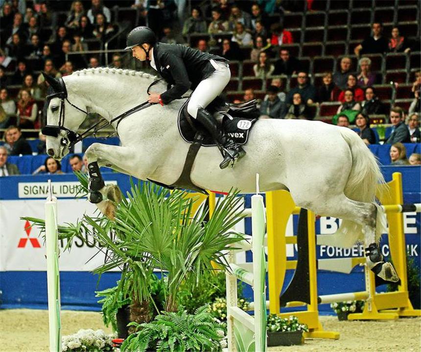 Springreiter Schepers peilt Finale an Mit Czerny möchte Gerrit Schepers den Sprung ins Finale der DM am Sonntag schaffen.
