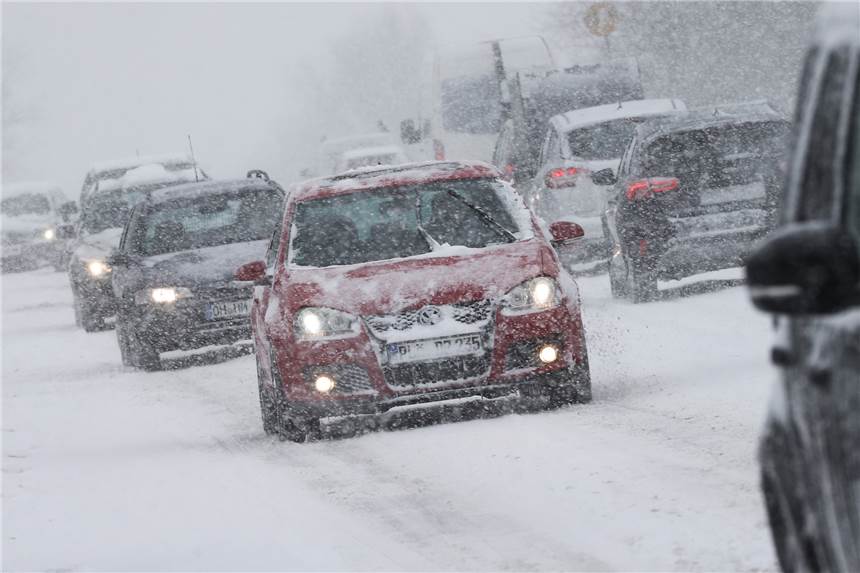 Fünf Tipps: So kommen Sie mit dem Auto durch den Winter in Dortmund Mit dem Auto durch den Schnee zu kommen ist nicht immer leicht. Wir haben aus den Ratschlägen des ADAC fünf Tipps für den Alltag zusammengestellt.