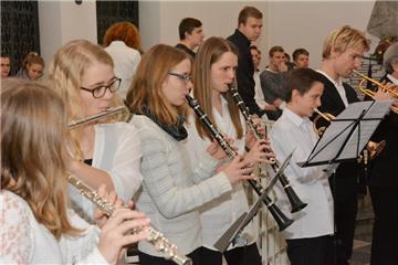 Mit dem bekannten Lied "Wir sagen euch an den lieben Advente" stimmten die Musiker die Konzertbesucher auf das Weihnachtsfest ein.