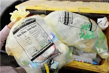 Mit dem Boom von Online-Versand, dem Trend zur To-Go-Gastronomie und Singlehaushalten wächst der Anteil von Verpackungsmaterial stetig - und damit auch der Müllberg. Foto: Marijan Murat