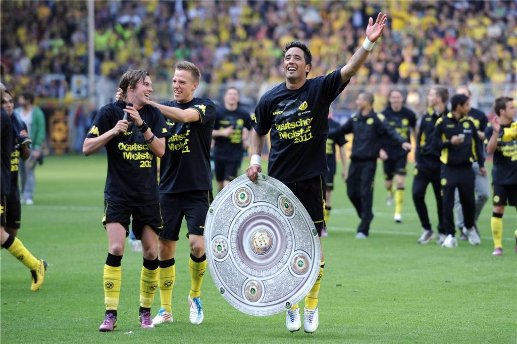 Marco Stiepermann spricht im XXL-Interview über Wechsel: „Habe ehrlichen Amateurfußball vermisst“ Mit dem BVB haben sie Deutsche Meisterschaft geholt, nun treffen sie im Dortmunder Amateurfußball aufeinander: Kevin Großkreutz (l.) und Marco Stiepermann (M.).