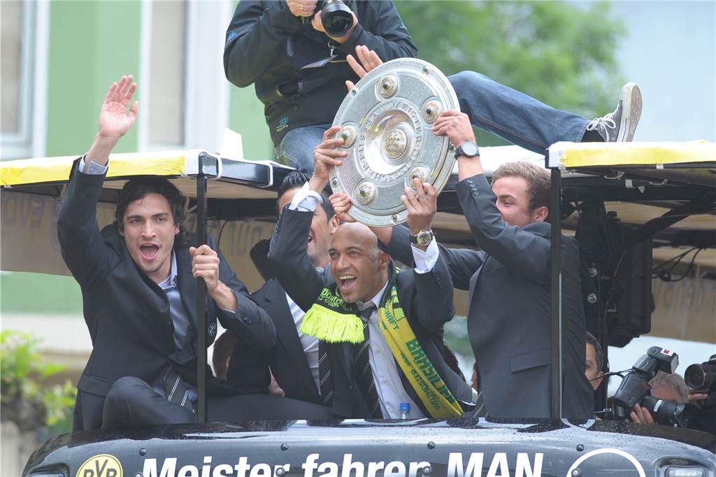 Dede kehrt zurück ins Stadion - und festigt seinen Status als BVB-Legende Mit dem BVB holte Dede (M.) zwei Deutsche Meisterschaften.