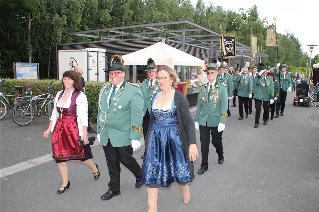 Mit dem „Großen Zapfenstreich“ am Lüner Preußenhafen, als ersten großen Programmpunkt, wurde am Freitag (14. Juni) das 37. Schützenfest in Lünen-Süd eröffnet. 