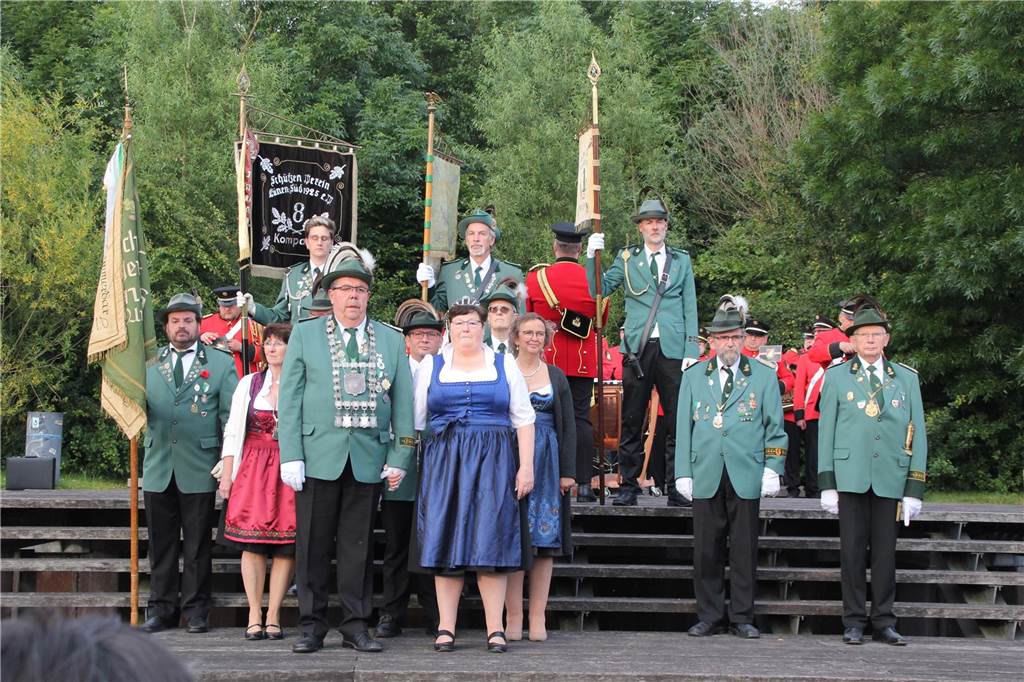 Mit dem „Großen Zapfenstreich“ am Lüner Preußenhafen, als ersten großen Programmpunkt, wurde am Freitag (14. Juni) das 37. Schützenfest in Lünen-Süd eröffnet. 