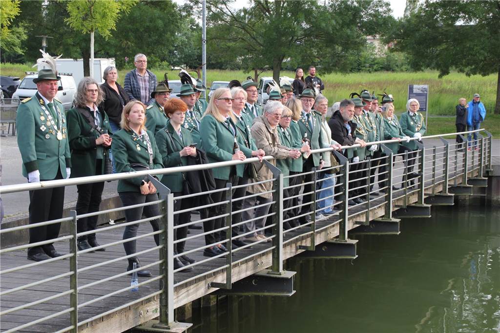 Mit dem „Großen Zapfenstreich“ am Lüner Preußenhafen, als ersten großen Programmpunkt, wurde am Freitag (14. Juni) das 37. Schützenfest in Lünen-Süd eröffnet. 
