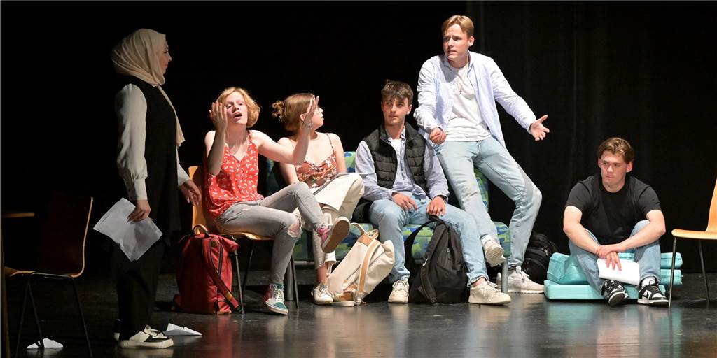 Junges Theaterfestival Lünen: Anwalt fällt Urteil über Eröffnungskrimi Mit dem Krimi „Strafgesetzbuch § 323 C“ hat der Literaturkurs des FSG am Mittwochabend das junge Theaterfestival im Heinz-Hilpert-Theater eröffnet. Unser Rezensent ist selbst Anwalt.