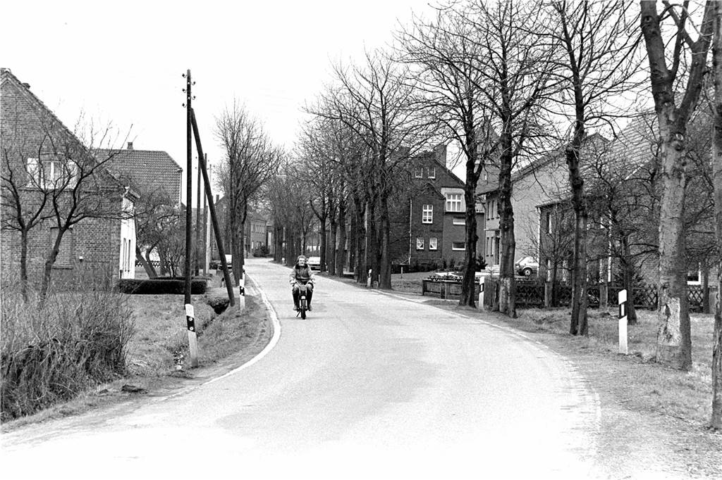 Mit dem Moped auf dem Cappenberger Damm.