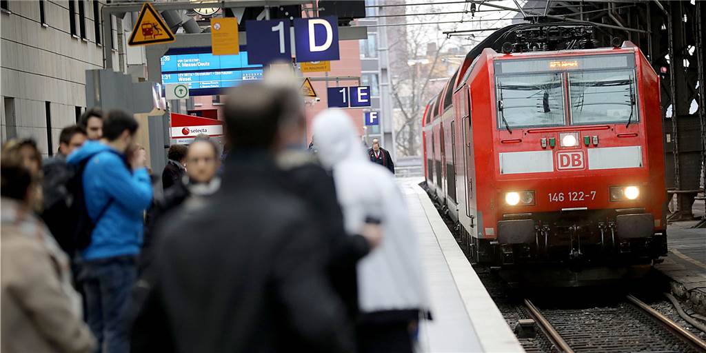 Mit dem 9-Euro-Ticket von Castrop-Rauxel nach Berlin – wie geht das? Mit dem Nahverkehr der Deutschen Bahn und anderer Bahnunternehmen von Castrop-Rauxel nach Berlin: Es dauert doppelt so lange wie mit dem Fernverkehr und man muss mindestens viermal umsteigen.