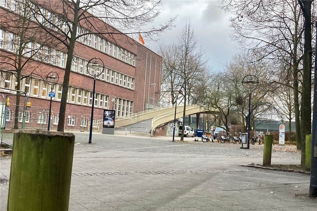 Brücken-Neubau über die B1: BVB-Fans müssen längere Zeit Umwege laufen Mit dem Neubau der B1-Brücke soll auch der Max-Ophüls-Platz an der Nordseite neugestaltet werden.