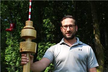 Mit dem neuen Florian-Modell ist Steffen Eichs Adventuregolf-Anlage im Revierpark in Dortmund Wischlingen wieder komplett. 