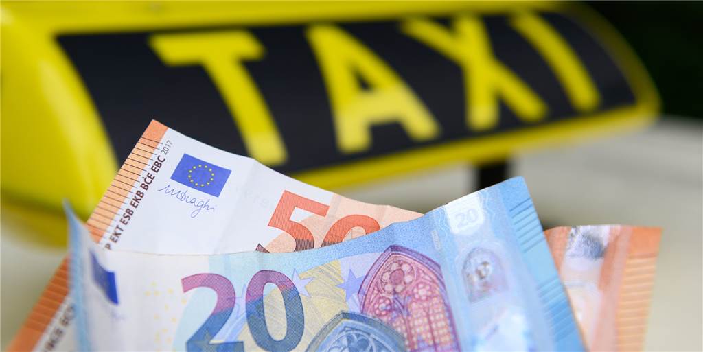 Jetzt wird Taxifahren im Kreis Recklinghausen teurer - aber das ist erst der Anfang Mit dem neuen Taxentarif werden Fahrten im Kreis Recklinghausen ab Montag (1. August 2022) spürbar teurer.