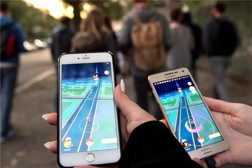 Mit dem neuen Update können sich „Pokémon Go“-Spieler nicht nur gemeinsam auf die Suche nach Taschenmonstern machen, sondern auch miteinander vernetzen und Pokémon austauschen. Foto: Britta Pedersen
