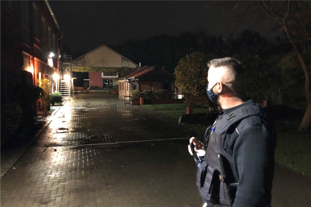 Mit dem Ordnungsamt auf Streife; hier auf dem Gelände der Agora in Ickern.