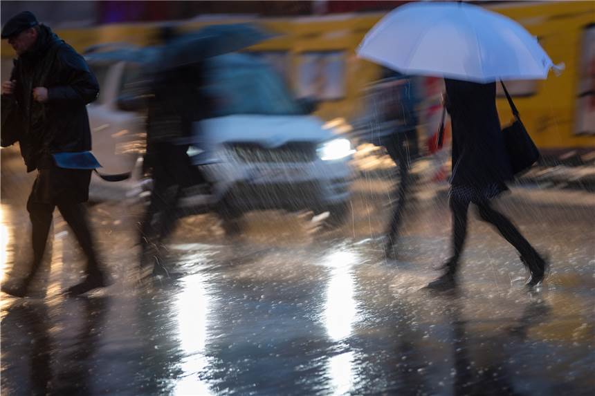 Orkan „Sabine“ naht – Was auf Dortmund jetzt zukommt Mit dem Orkan „Sabine“ ist der erste schwere Sturm des Jahres auf dem Weg ins Ruhrgebiet. In Dortmund werden starke Windböen und Regen erwartet.