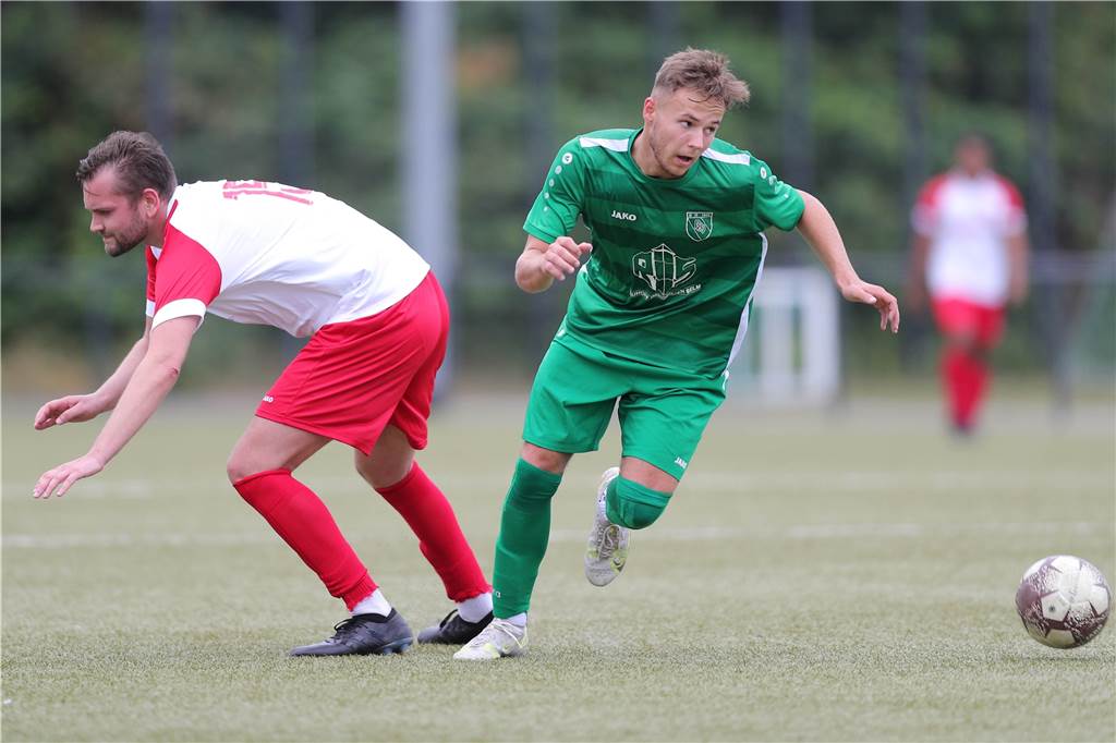 Geburtstag an Heiligabend: Borker Fußballer Jan-Luca Szafruga erlebt besonderen 24. Dezember Mit dem PSV Bork spielt Jan-Luca Szafruga (r.) eine gute Saison in der Kreisliga A.
