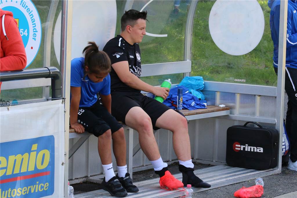 VfL-Verteidiger nach Verletzung: „Ab jetzt wird nur noch Multinocke getragen“ Mit dem rechten Fuß knickte Ricardo Nagler im Match gegen den Königsborner SV um und verfolgte das Spiel von der Auswechselbank aus.