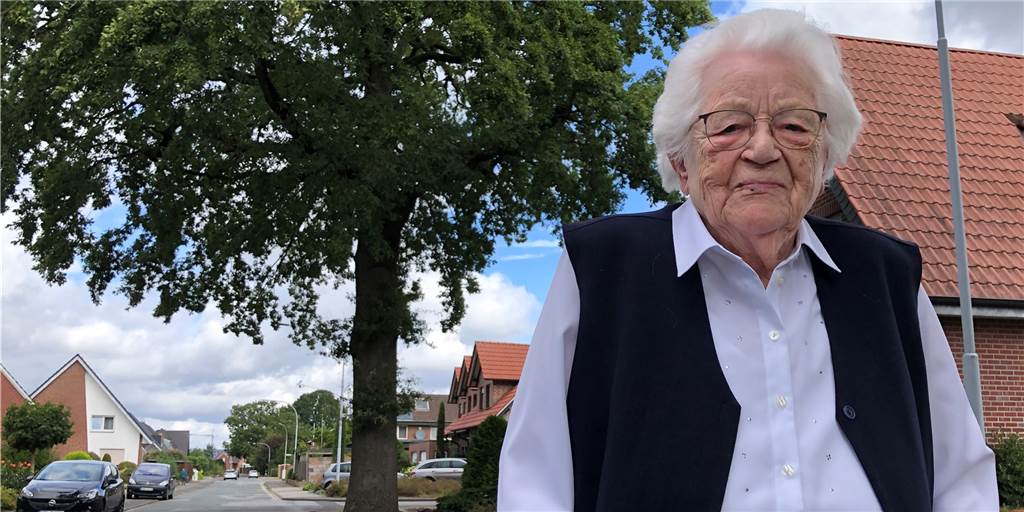 Aktivität als Lebenselixier: Anna Schuer wird am Montag 101 Jahre alt Mit dem Rollator kann Anna Schuer auch noch Spaziergänge unternehmen. Am Sonntag (11. September 2022) feiert die Stadtlohnerin ihren 100. Geburtstag.