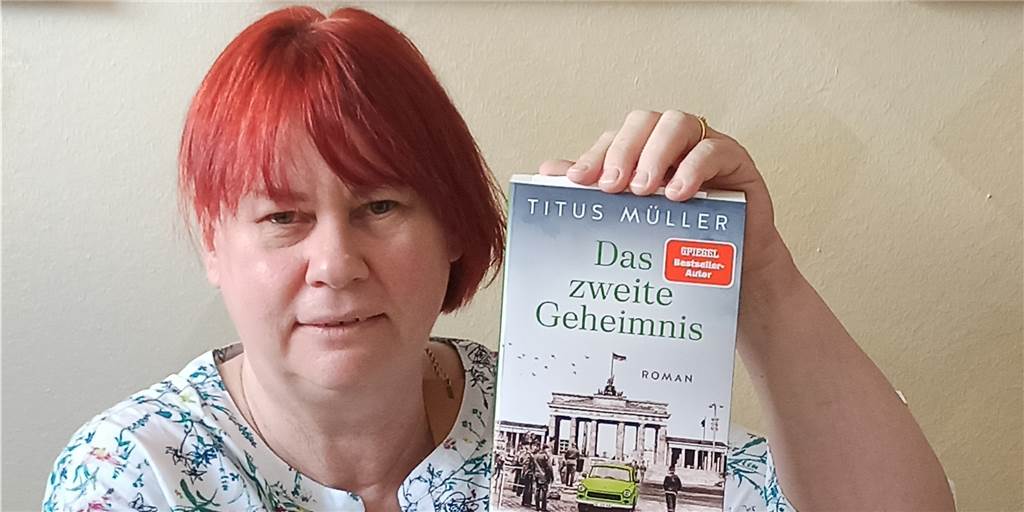 Buchtipp: Flucht, Liebe und Spionage in der DDR Mit dem Roman „Das zweite Geheimnis“, dem zweiten Band seiner Trilogie über Menschen aus der deutsch-deutschen Geschichte, stellt Titus Müller erneut seine brillante Erzählkunst unter Beweis, sagt unsere Rezensentin Beate Rottgardt.
