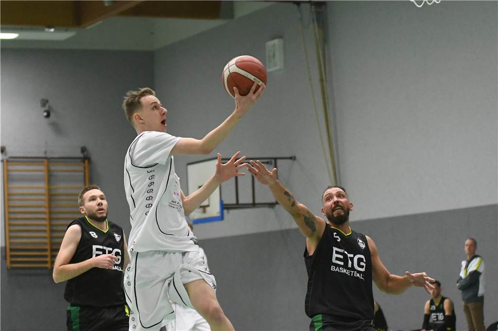 Mit dem zweiten Sieg im siebten Kreisliga-Spiel sind die Basketballer des Castroper BC auf Rang sieben vorgerückt - durch ein 70:32 gegen den Tabellennachbarn ETG Recklinghausen 3.