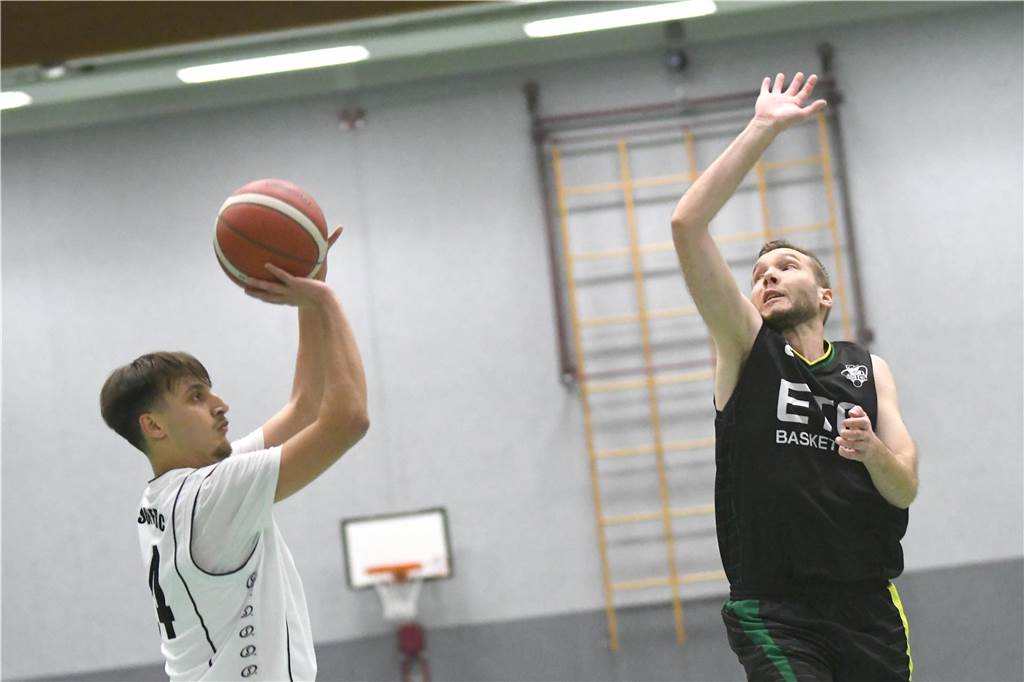 Mit dem zweiten Sieg im siebten Kreisliga-Spiel sind die Basketballer des Castroper BC auf Rang sieben vorgerückt - durch ein 70:32 gegen den Tabellennachbarn ETG Recklinghausen 3.