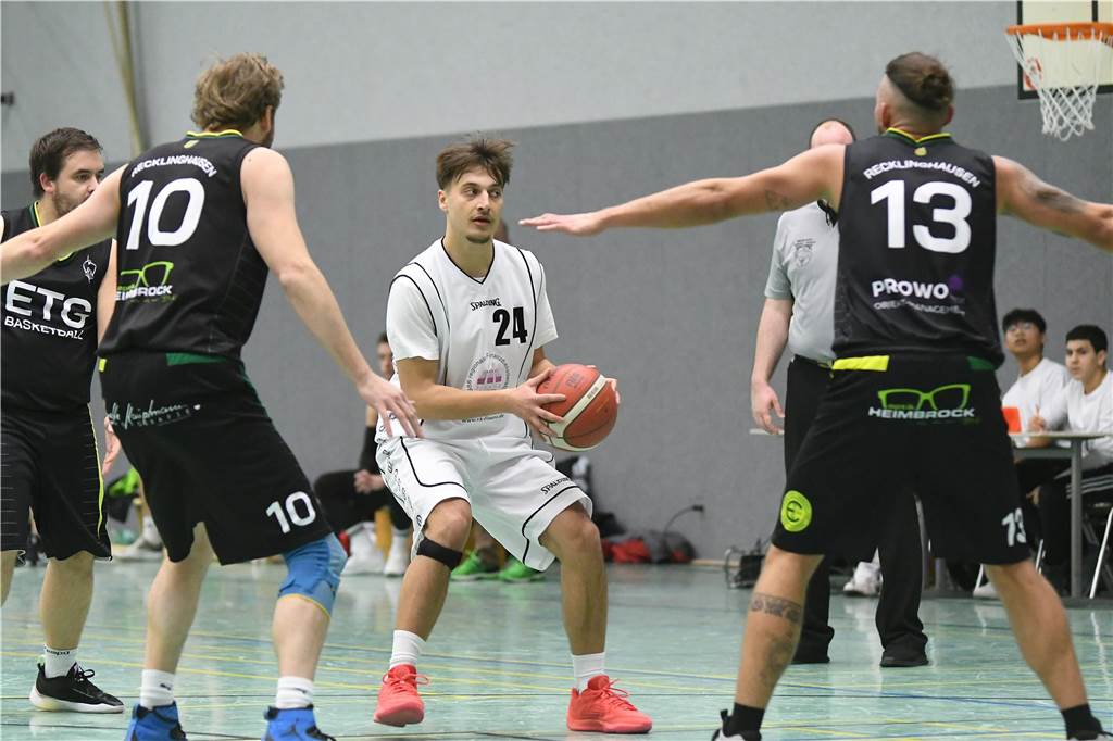 Mit dem zweiten Sieg im siebten Kreisliga-Spiel sind die Basketballer des Castroper BC auf Rang sieben vorgerückt - durch ein 70:32 gegen den Tabellennachbarn ETG Recklinghausen 3.