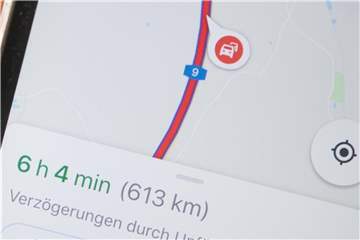 Mit den entsprechenden Apps wird das Smartphone zum Navigationsgerät. Foto: Robert Günther